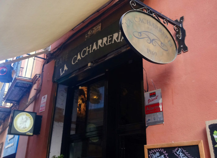 Café y copas en Sevilla: La Cacharreria