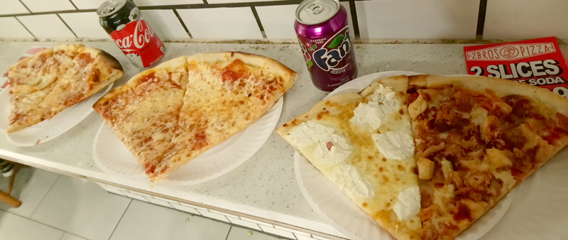 Comer pizza en Nueva York
