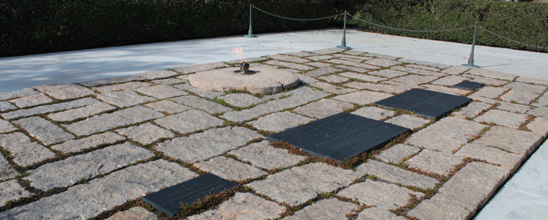 Tumba de Kennedy en el Cementerio de Arlington 