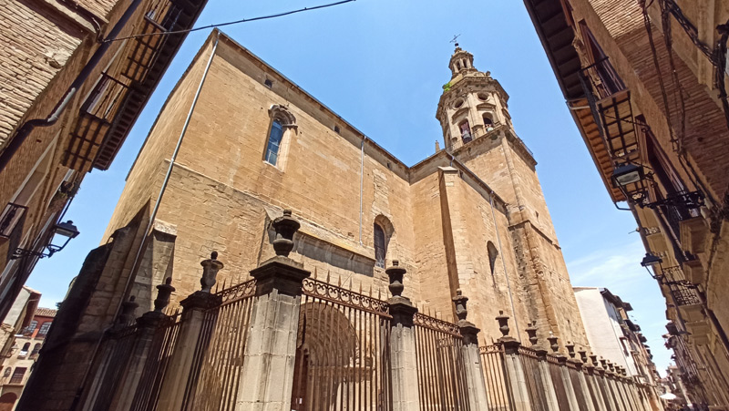 Iglesia de Santiago en Puente La Reina