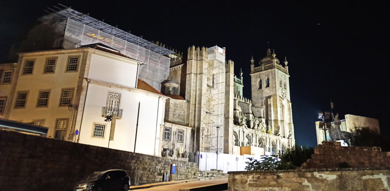 Catedral de Oporto de noche